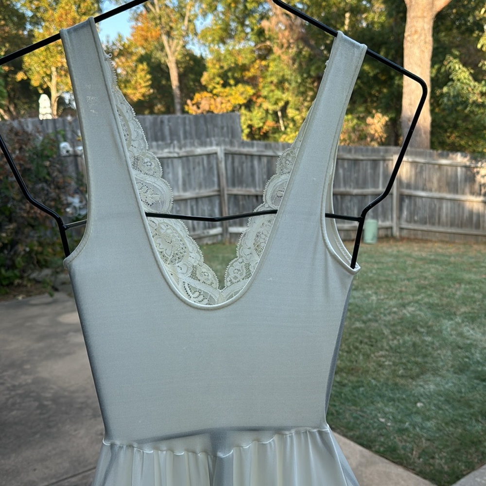 NOS Vintage Cream S Olga Silky Nightgown USA made 150” Sweep Hem Unworn - Picture 5 of 9